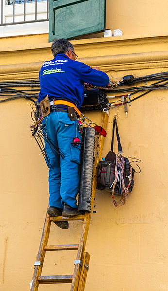 Technician By Friedrich Haag [CC BY 3.0 (https://creativecommons.org/licenses/by/3.0)], from Wikimedia Commons