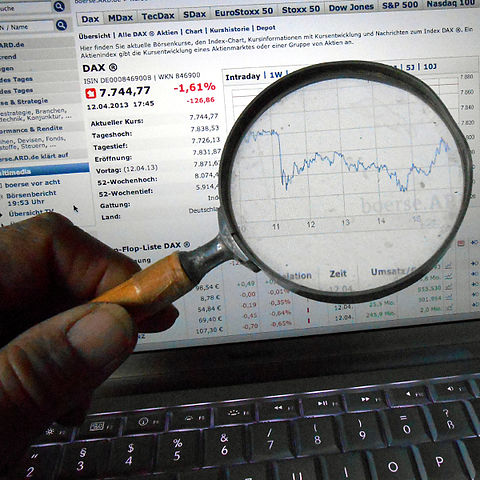 Investigating the market By Harald Bischoff (Own work) [CC BY-SA 3.0 (https://creativecommons.org/licenses/by-sa/3.0)], via Wikimedia Commons