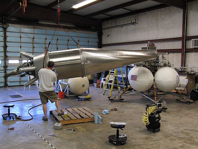 Rocket construction By Armadillo Aerospace [CC BY 3.0 (http://creativecommons.org/licenses/by/3.0)], via Wikimedia Commons