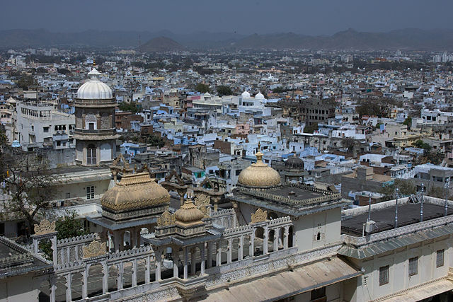 Udaipur By ArishG (Own work) [CC BY-SA 3.0 (https://creativecommons.org/licenses/by-sa/3.0)], via Wikimedia Commons