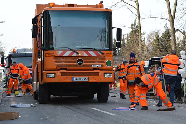 Waste management By Spielvogel [CC BY-SA 4.0 (https://creativecommons.org/licenses/by-sa/4.0)], from Wikimedia Commons