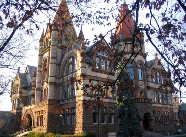 University of Toronto By ITeshi at English Wikipedia (Transferred from en.wikipedia to Commons.) [Public domain], via Wikimedia Commons