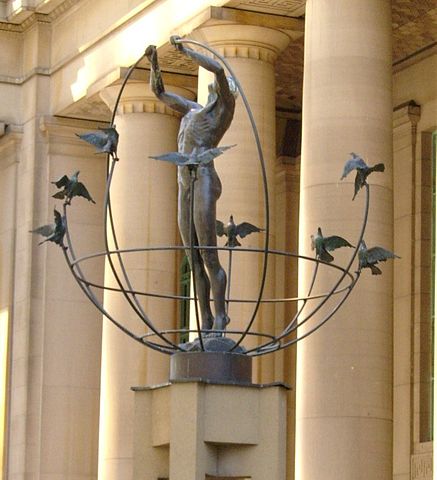 Statue of Multiculturalism By Robert Taylor from Stirling, Canada (Union2) [CC BY 2.0 (https://creativecommons.org/licenses/by/2.0)], via Wikimedia Commons