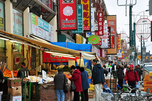 Toronto's Chinatown By chensiyuan (chensiyuan) [GFDL (http://www.gnu.org/copyleft/fdl.html) or CC BY-SA 4.0-3.0-2.5-2.0-1.0 (https://creativecommons.org/licenses/by-sa/4.0-3.0-2.5-2.0-1.0)], via Wikimedia Commons