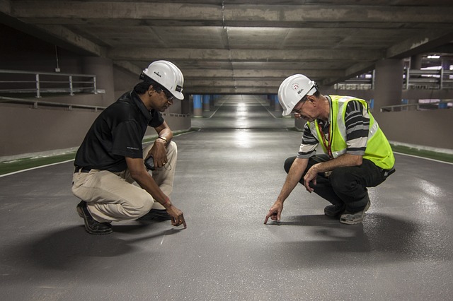 Men inspecting work via https://pixabay.com/en/men-onsite-man-construction-worker-827301/