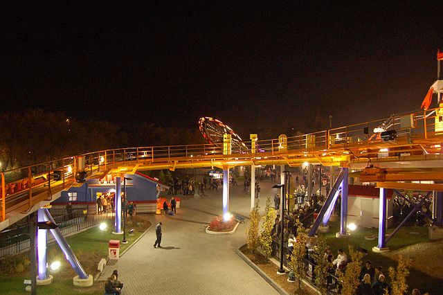 Canada's Wonderland by Eric Marshall [CC BY 3.0 (https://creativecommons.org/licenses/by/3.0)], via Wikimedia Commons