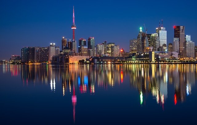 Toronto at Night via https://pixabay.com/en/buildings-can-cn-tower-canada-2297210/