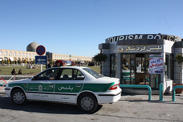 Police car by Self [CC BY-SA 3.0 (https://creativecommons.org/licenses/by-sa/3.0)], from Wikimedia Commons