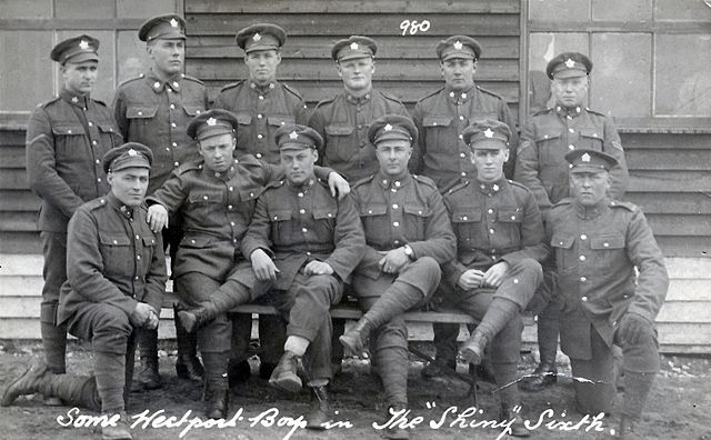 Canadian soldiers UnknownUnknown author [Public domain], via Wikimedia Commons