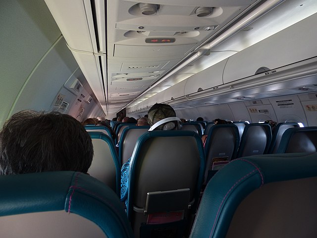 Plane cabin by Forest & Kim Starr [CC BY 3.0 us (https://creativecommons.org/licenses/by/3.0/us/deed.en)]