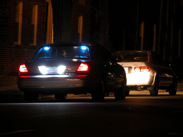 Traffic stop by Ildar Sagdejev (Specious) [GFDL (http://www.gnu.org/copyleft/fdl.html) or CC BY-SA 4.0 (https://creativecommons.org/licenses/by-sa/4.0)], from Wikimedia Commons