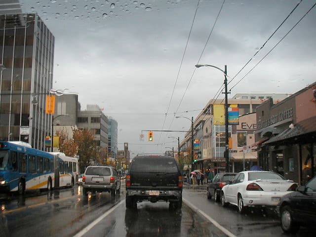 Traffic in Vancouver via Tom Harpel from Seattle, Washington, United States [CC BY 2.0 (https://creativecommons.org/licenses/by/2.0)]